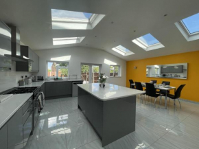 Luxurious Kitchen Lrg Bedrooms Holiday FreeParking